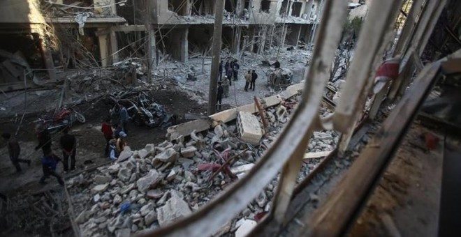 Imagen de archivo tras un bombardeo en Siria. EFE