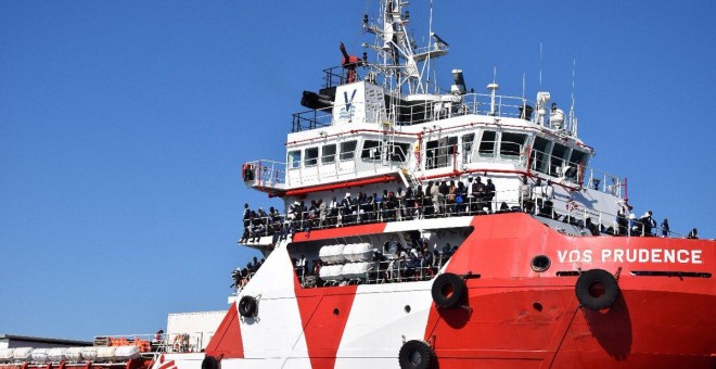 Casi 1.500 personas viajan a bordo del 'Prudence' desde el pasado jueves.TWITTER/@MSF_Prensa