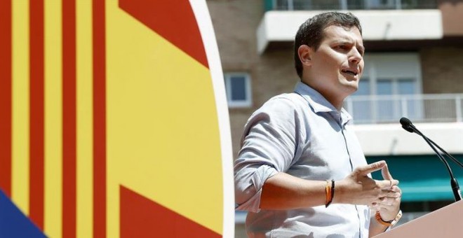 El líder de Ciudadanos, Albert Rivera, durante su intervención en el acto de presentación de Inés Arrimadas como candidata a la presidencia de la Generalitat. EFE/Andreu Dalmau