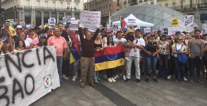 Venezolanos se manifiestan en Madrid contra el presidente de Venezuela Nicolás Maduro./Twitter de Adolfo_ASEVED