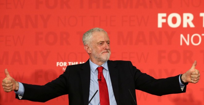 Jeremy Corbyn, líder de la oposición del partido Laborista durante un discurso en un acto de campaña.REUTERS/Neil Hall