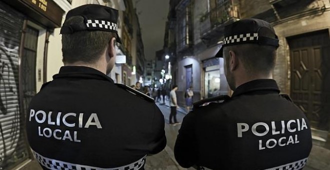 Un policía local de Almería inicia una huelga de hambre de para denunciar irregularidades en la Jefatura