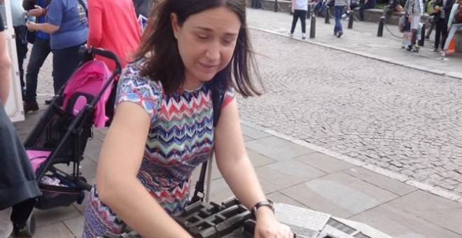 Rocío Sánchez, la joven invidente que ha lanzado una campaña para etiquetar en Braille los productos de los supermercados.
