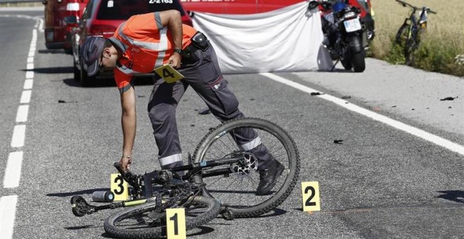 Un ciclista ha muerto tras ser atropellado por un vehículo en el término municipal navarro de Erice de Iza. EFE/Jesús Diges