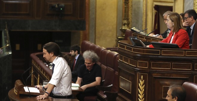 El líder de Podemos, Pablo Iglesias, durante su intervención en el Congreso de los Diputados, en la segunda jornada del debate de la moción de censura contra el Gobierno de Mariano Rajoy. EFE/Ballesteros
