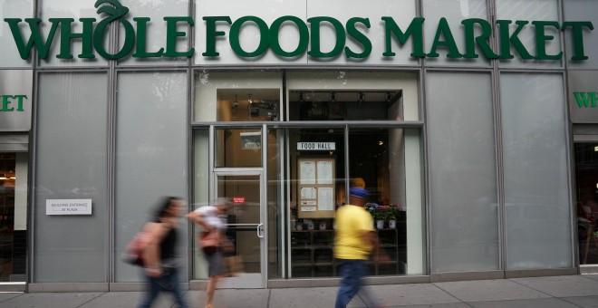 Una tiende de la cadena de supermercados Whole Foods  en Manhattan. REUTERS/Carlo Allegri