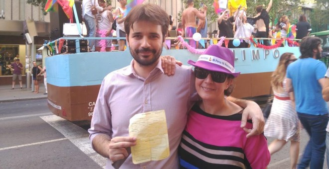 El diputado de Unidos Podemos Javier Sánchez Serna tras ser multado en el desfile del Orgullo de Murcia./Twitter Javier Sánchez Serna