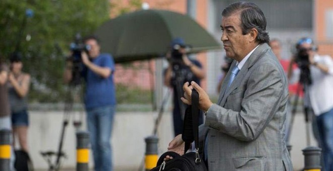 El exdirigente del PP y exvicepresidente del Gobierno Francisco Álvarez-Cascos, a su llegada a la a la sede de la Audiencia Nacional donde se celebra el juicio de la Gürtel. | FERNANDO VILLAR (REUTERS)