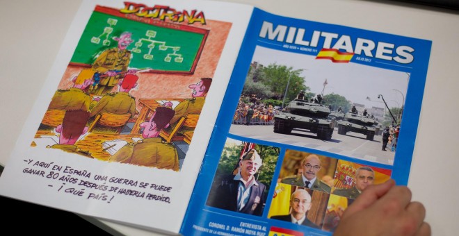 Contraportada y portada del número 111 (julio) de la revista 'Militares', editada por la Asociación de Militares Españoles. CHRISTIAN GONZÁLEZ