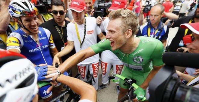 El ciclista alemán Marcel Kittel (C) del Quick Step Floors celebra su victoria tras la 11ª etapa del Tour de Francia entre las localidades de Eymet y Pau. /EFE