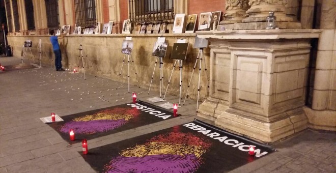 Imagen de la concentración en el Palacio Arzobispal de Sevilla /Público