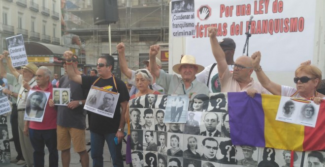 Concentración en la Plaza del Sol por las victimas del franquismo. / Julia González