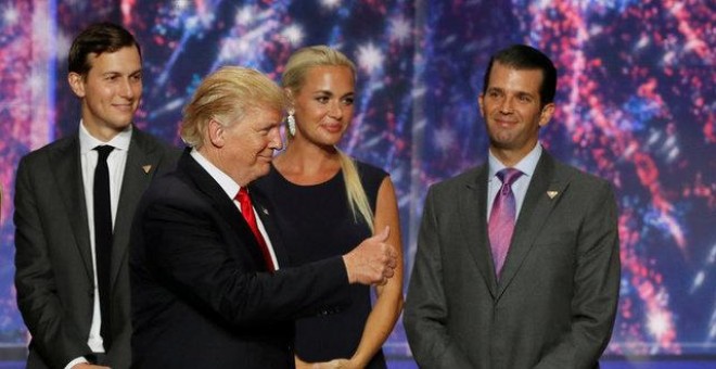 Donald Trump Jr., Vanessa Haydon, Jared Kushner y Donald Trump / REUTERS