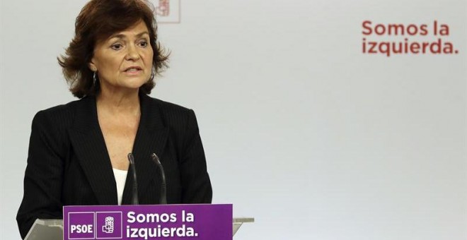 La secretaria de Igualdad del PSOE, Carmen Calvo, hoy durante la rueda de prensa que ha ofrecido después de la reunión sobre violencia de género que ha mantenido con otro cargos del partido, directoras de los Institutos regionales de la Mujer, organizacio