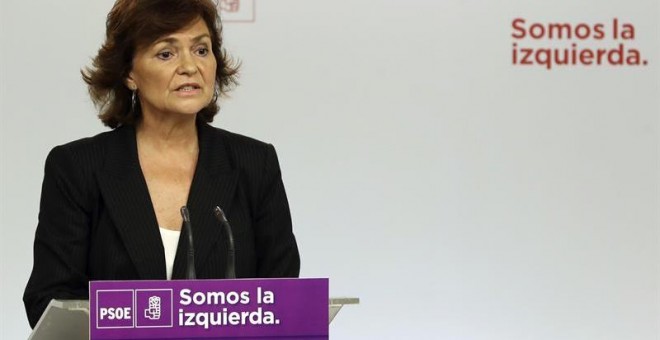 La secretaria de Igualdad del PSOE, Carmen Calvo, hoy durante la rueda de prensa que ha ofrecido después de la reunión sobre violencia de género que ha mantenido con otro cargos del partido, directoras de los Institutos regionales de la Mujer, organizacio