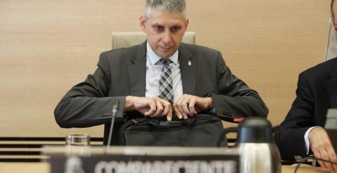 José Ángel Fuentes Gago, inspector jefe de la Policía, antes de su comparecencia en la comisión de investigación del Congreso sobre las cloacas de Interior. ULY MARTÍN / ATLAS