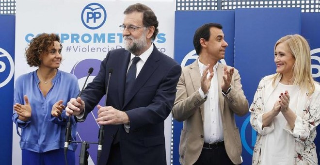 Mariano Rajoy junto a Dolors Montserrat, Cristina Cifuentes y Fernando Martínez-Maíllo  durante un acto de apoyo al Pacto de Estado contra la Violencia de Género. /EFE
