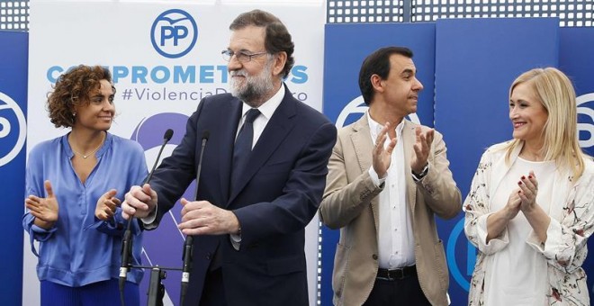 Mariano Rajoy junto a Dolors Montserrat, Cristina Cifuentes y Fernando Martínez-Maíllo  durante un acto de apoyo al Pacto de Estado contra la Violencia de Género. /EFE