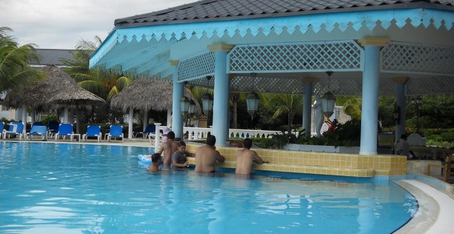 La cadena española Sol Meliá ha visto el potencial del turismo nacional cubano y ofertan en sus hoteles tarifas especiales para las familias. /Raquel Perez