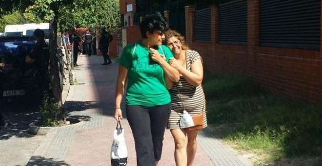 La mujer desahuciada esta mañana en Alcalá de Henares / PAH Corredor de Henares