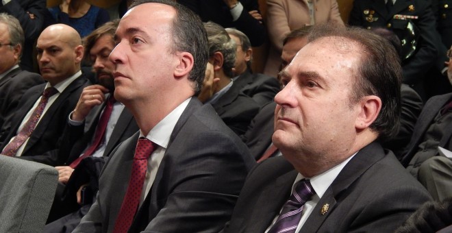 El comisario José Luis Olivera (der.) y Francisco Martínez, secretario de Estado de Interior con el ministro Fernández Díaz, en el acto de nombramiento del primero al frente del CITCO.