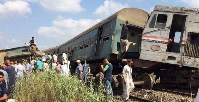28 muertos y 74 heridos por la colisión frontal de dos trenes en Alexandría. / Twitter @amrsalama