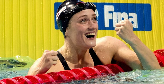 Mireia Belmonte tras su vitoria y su récord mundial de 400 metros estilos. EFE/EPA/Sander Koning