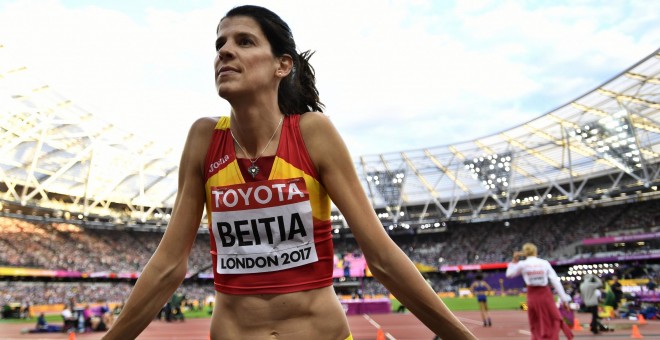 La atleta española Ruth Beitia durante la prueba de salto de altura en el Mundial de Atletismo de Londres. EFE/EPA/FRANCK ROBICHON