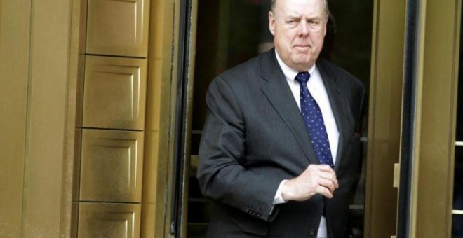 John Dowd, abogado de Donald Trump, a la salida del tribunal federal de Manhattan, en 2011. Reuters/ Brendan McDermid