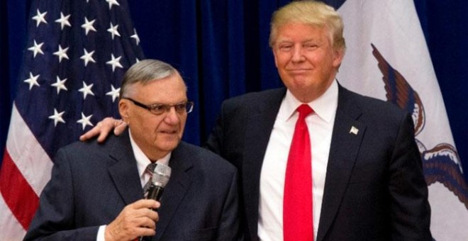 El sheriff Joe Arpaio junto a Donald Trump en una imagen de archivo.