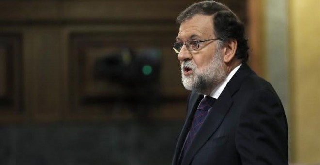 El presidente del Gobierno, Mariano Rajoy, durante su comparecencia el pleno extraordinario del Congreso de los Diputados para dar explicaciones de su declaración ante el tribunal del juicio del caso Gürtel. | EMILIO NARANJO (EFE)