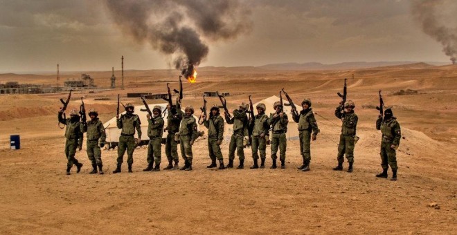 Miembro de los 'Cazadores del ISIS' en el campo de gas de Palmira /ISIS Hunters