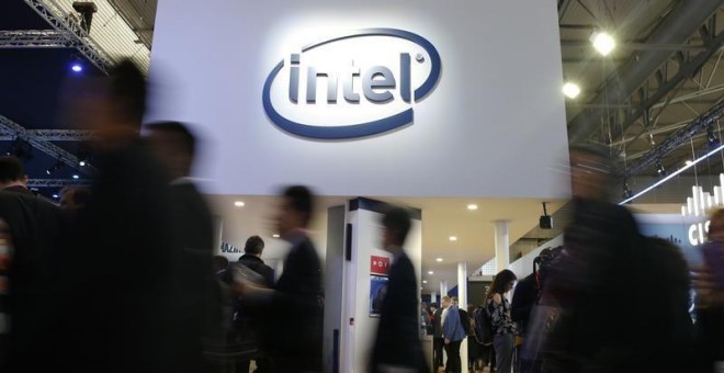 Logo de Intel fotografiado en el Mobile World Congress el pasado 27 de febrero en Barcelona.REUTERS