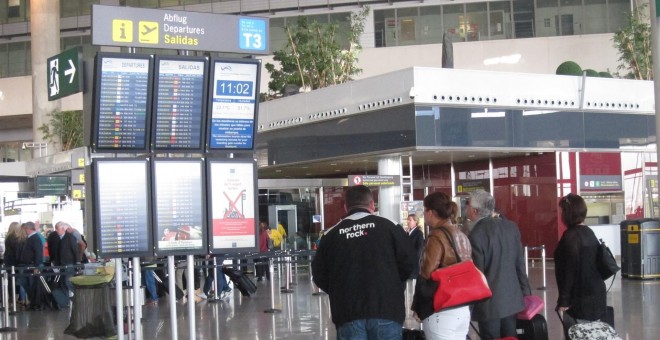 Pasajeros en el aeropuerto de Málaga-Costa del Sol. E.P.