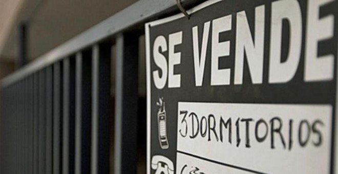 Cartel de 'Se vende' en una vivienda en Madrid. E.P.