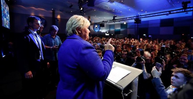 La primera ministra noruega, Erna Solberg, habla a sus simpatizantes en Oslo (Noruega). EFE/Junge Heiko