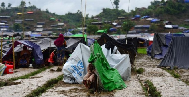 Una mujer rohiny en un campamento improvisado en Ukhia, Bangladesh. - AFP