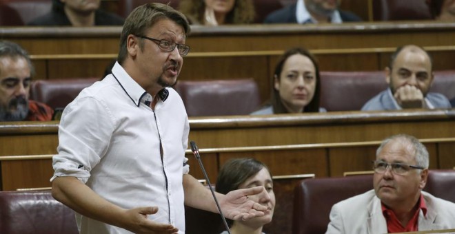 El portavoz de En Comù Podem en el Congreso, Xavier Domènech, durante su intervención en la sesión de control al Gobierno en el Congreso de los Diputados. EFE/Emilio Naranjo