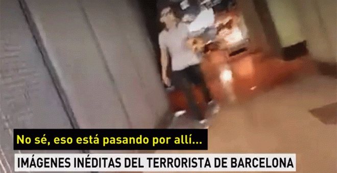 Imágenes del terrorista tras el atropello masivo de La Rambla difundidas por Antena 3.