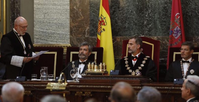 El fiscal general del Estado, José Manuel Maza, el presidente del CGPJ, Carlos Lesmes, el rey Felipe VI, y el ministro de Justicia, Rafael Catalá, en el acto de apertura del año judicial EFE