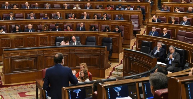 El jefe del Ejecutivo, Mariano Rajoy, durante su intervención en la sesión de control al Gobierno, en el Congreso de los Diputados. EFE/Fernando Villar