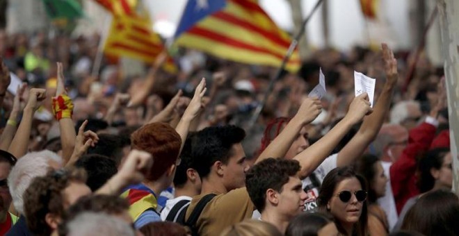 Cientos de personas se concentran ya frente al Palacio de Justicia de Barcelona, sede del Tribunal Superior de Justicia de Catalunya (TSJCat). EFE/Marta Pérez