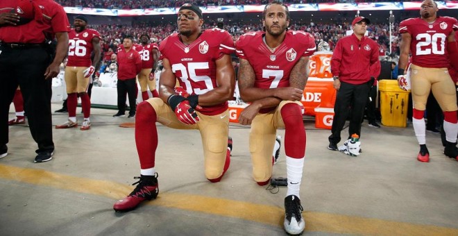 Figuras del deporte, de rodillas contra la violencia racista y las críticas de Trump.