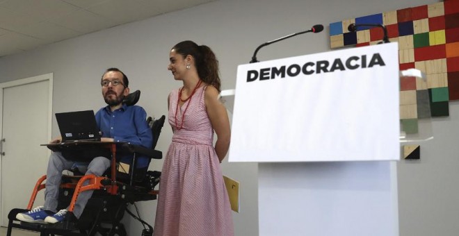 Los portavoces de Podemos, Pablo Echenique y Noelia Vera, durante la rueda de prensa ofrecida tras la reunión del Consejo de Coordinación que la formación morada ha celebrado en Madrid. EFE/Ballesteros
