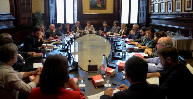 La presidenta del Parlamnt, Carme Forcadell, preside la reunión de la Mesa y Junta de Portavoces de la cámara catalana. REUTERS/Vincent West