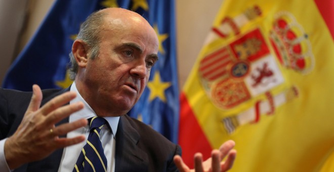 El ministro de Economía, Luis de Guindos, en una entrevista con Reuters en su despacho. REUTERS/Sergio Perez