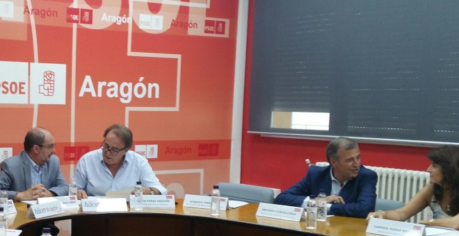 Javier Lambán y Carmen Dueso, durante una reunión de la ejecutiva autonómica del PSOE aragonés, de la que ambos forman parte