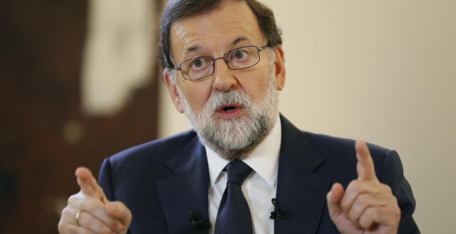 Mariano Rajoy ha exigido a Carles Puigdemont, que renuncie a la declaración unilateral de independencia para evitar 'males mayores'.EFE/Ángel Díaz.