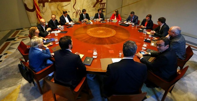 Reunión del Govern de la Generalitat presidido por Carles Puigdemont. REUTERS