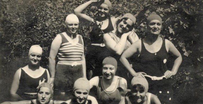 Verano de 1932. Pilar junto a sus amigas. Imágenes del archivo personal de la familia Duaygües incluidas en el libro 'Querido diario: hoy ha empezado la guerra'.